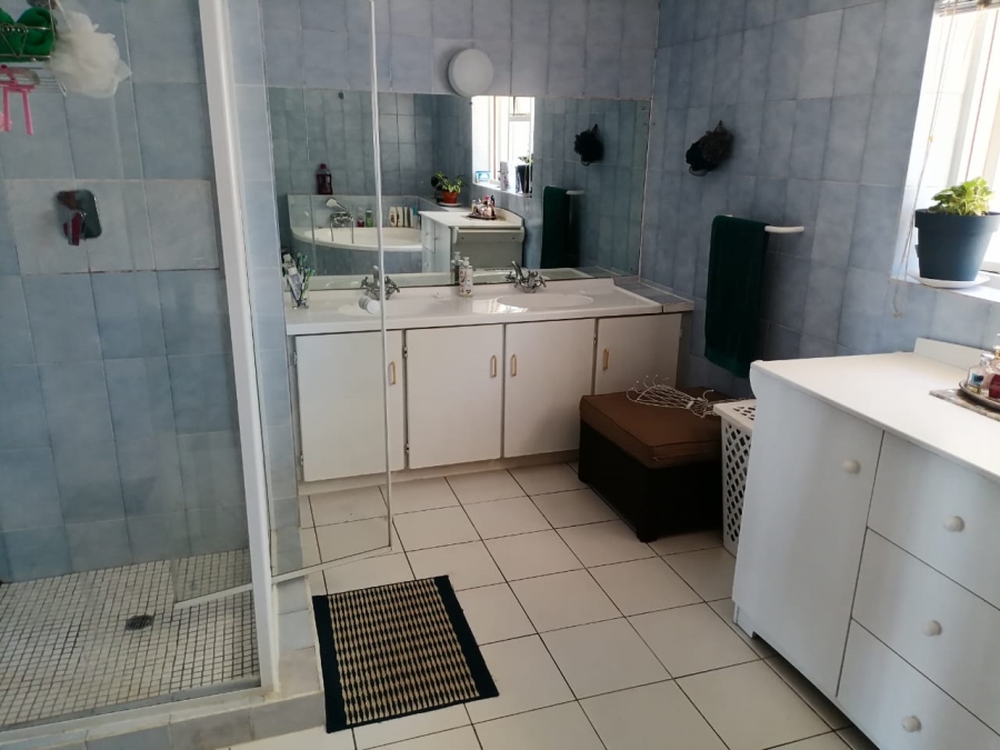 To Let 4 Bedroom Property for Rent in Heldervue Western Cape
